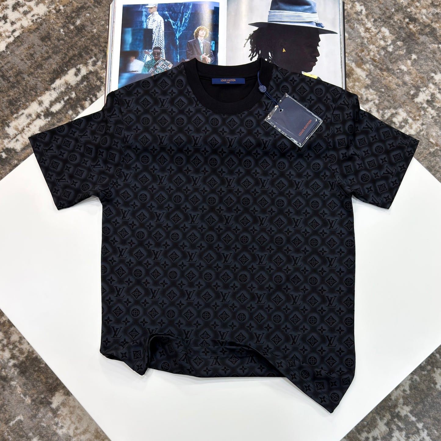 LV T-SHIRT -BLACK