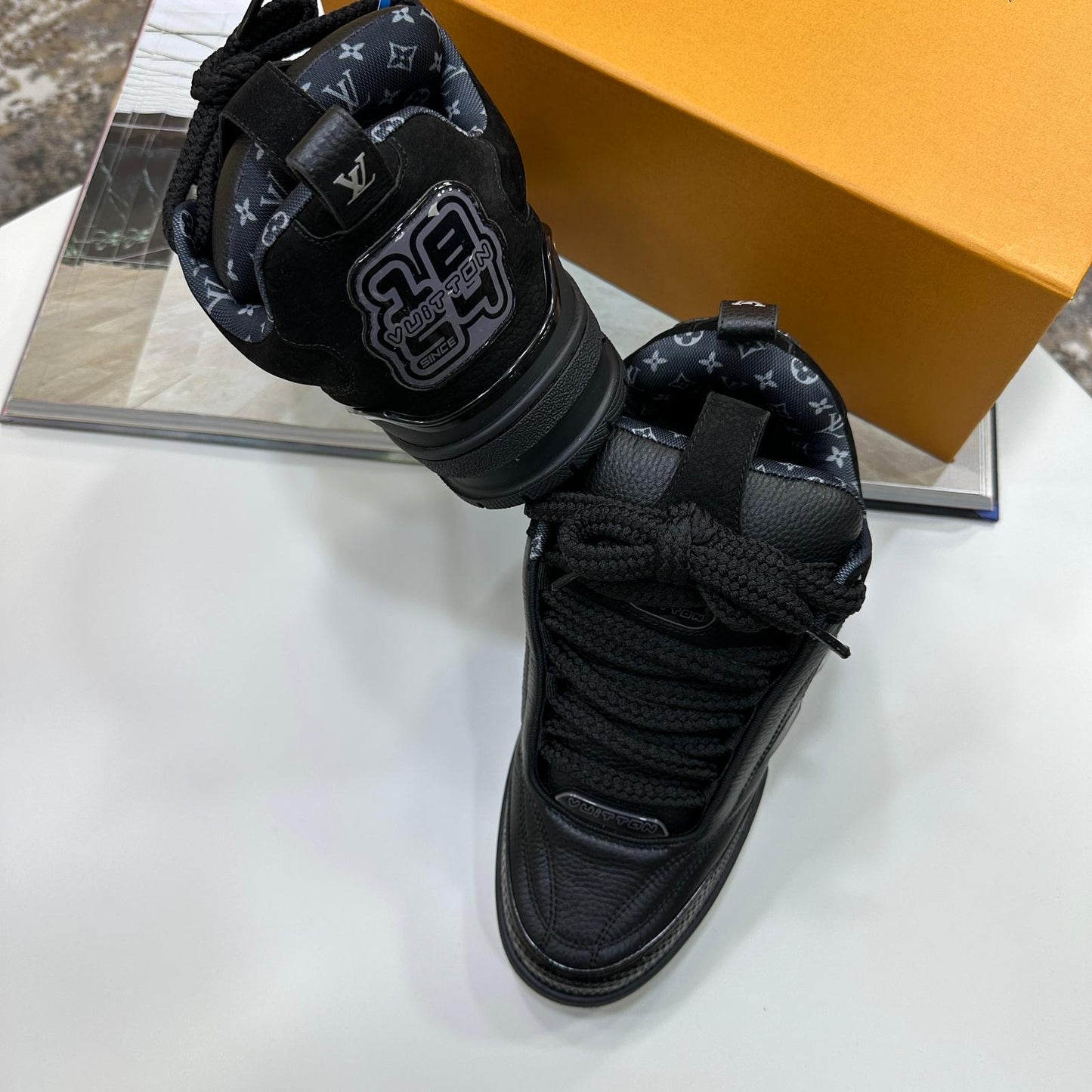 LVE - TRAINERS - BLACK