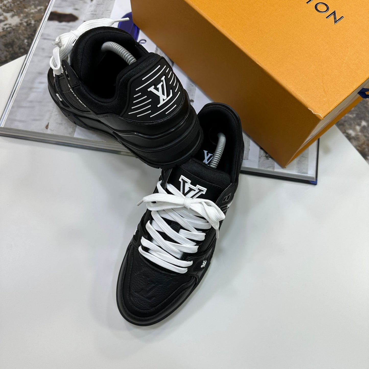 LVE - TRAINERS - BLACK