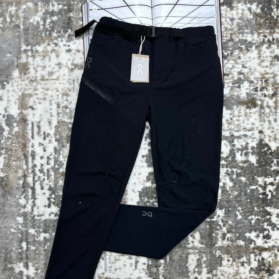 ON PANTS -BLACK