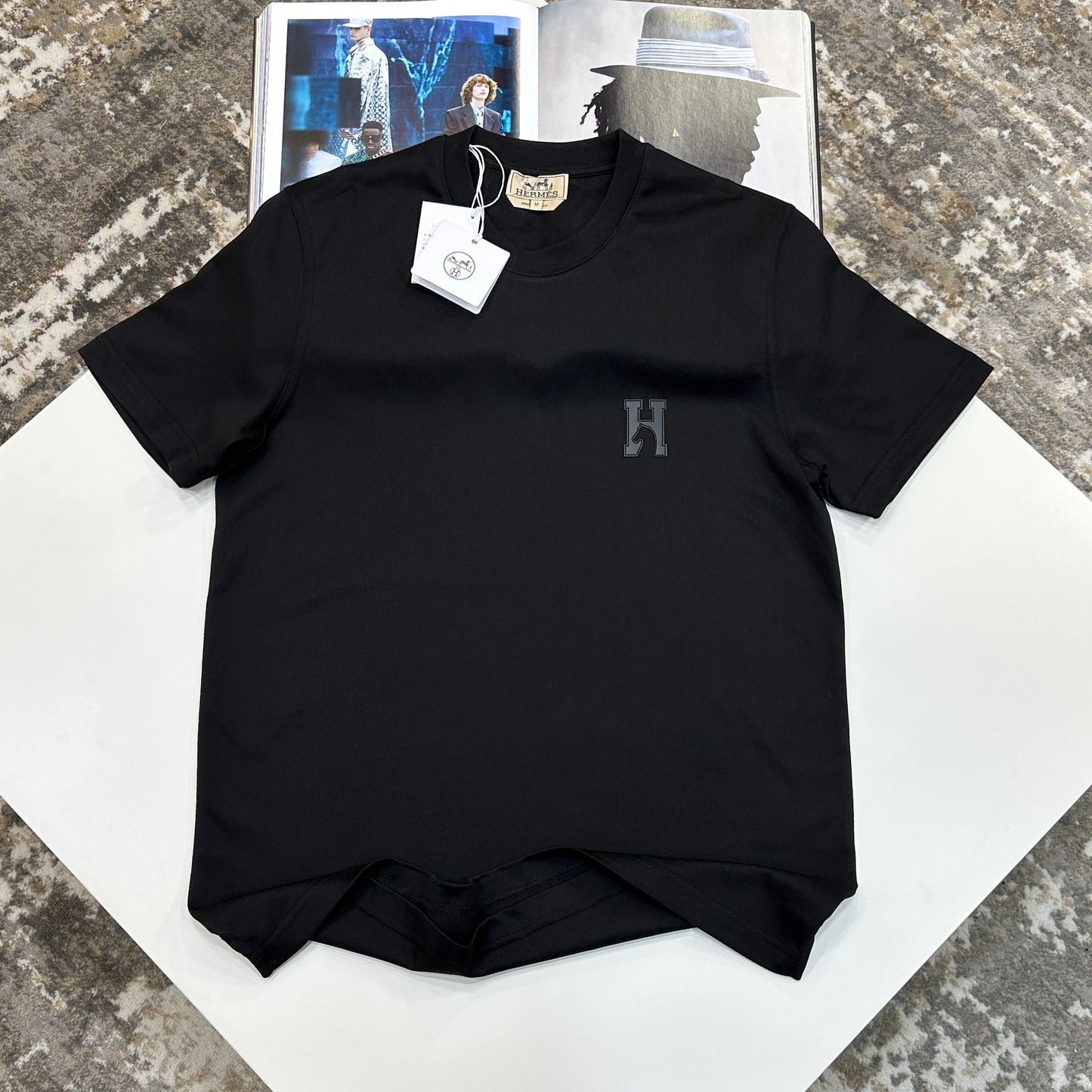 H T-SHIRT - BLACK