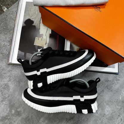 H - TRAINER - BLACK - WHITE