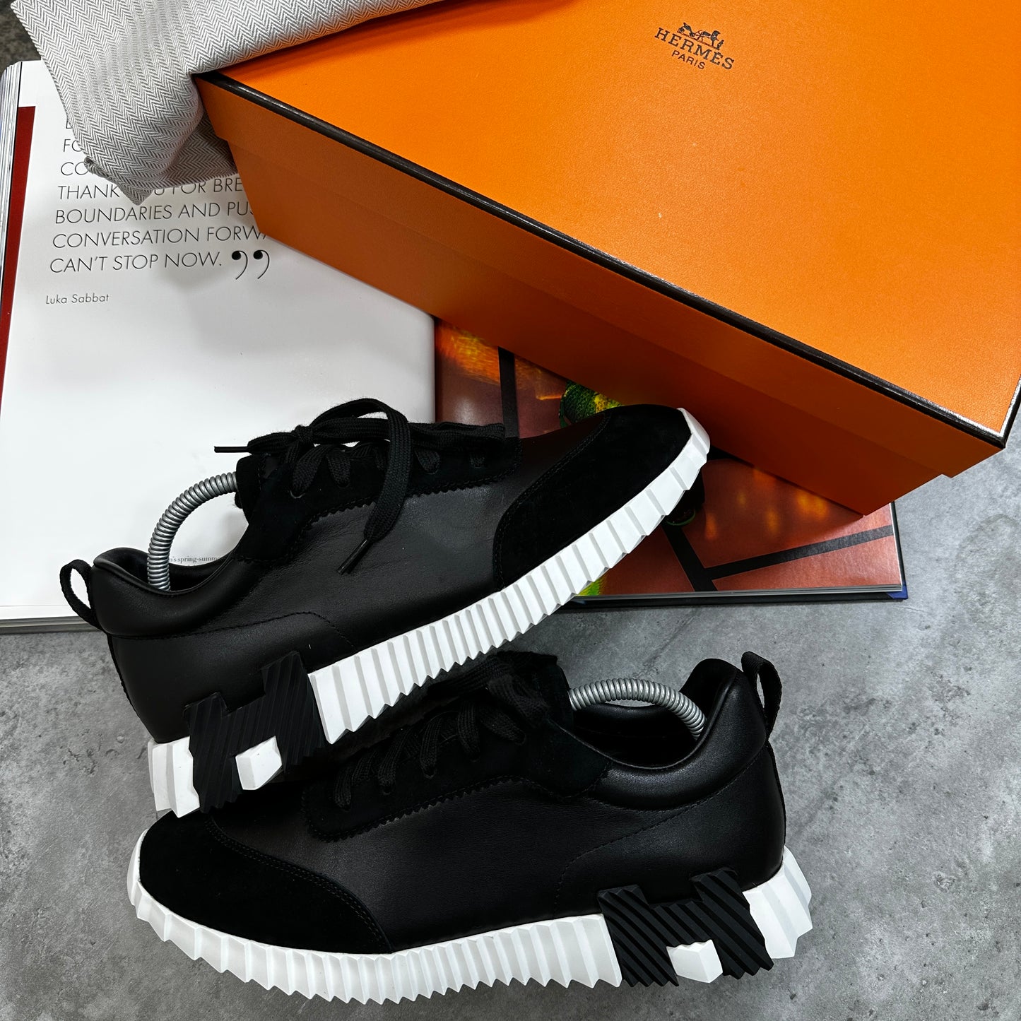 H - TRAINER - BLACK - WHITE